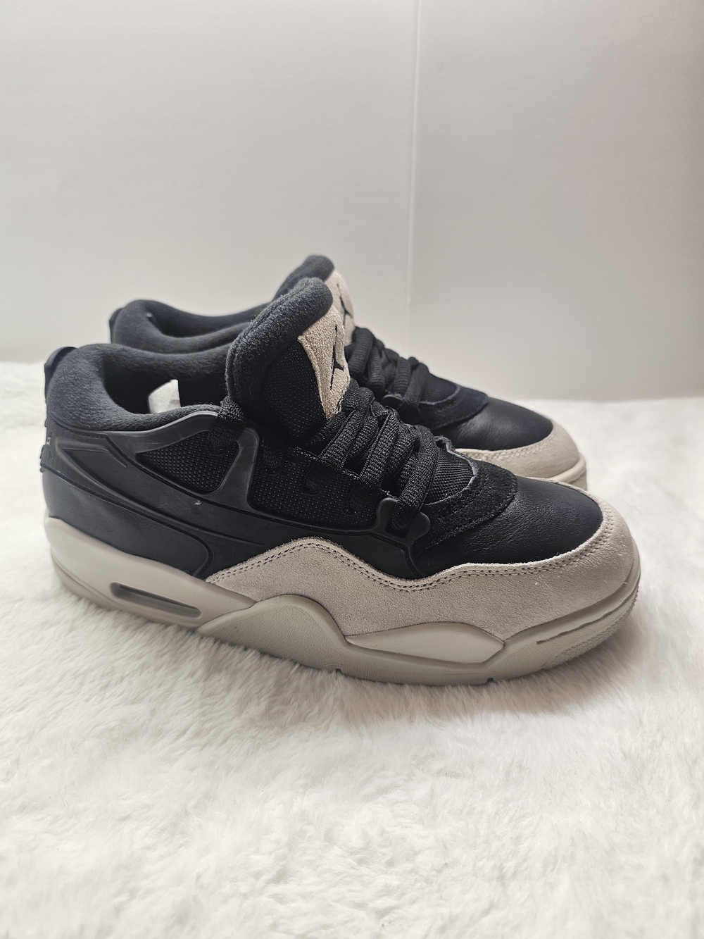 Jordan Kids Low-Top Sneakers in Black and Beige